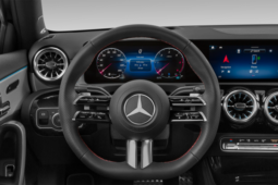 
										MERCEDES CLASSE A BERLINE  CLASSE A 200 D 8G-DCT AMG LINE plein									