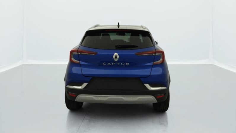 
								RENAULT CAPTUR plein									